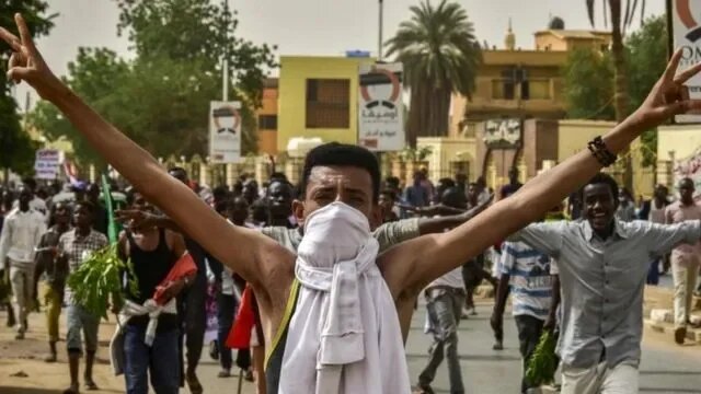 لغو تظاهرات امروز در سودان؛ تاکید ژنرال البرهان بر تعیین نخست وزیر غیر نظامی