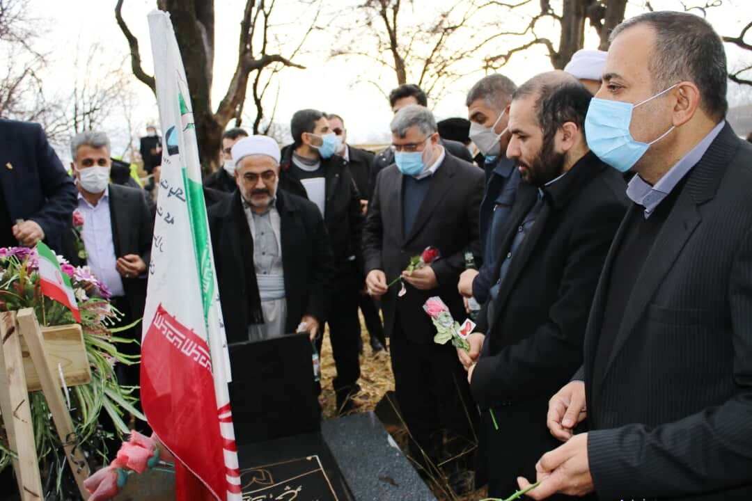 استاندار آذربایجان غربی به مقام شامخ شهدای سردشت ادای احترام کرد