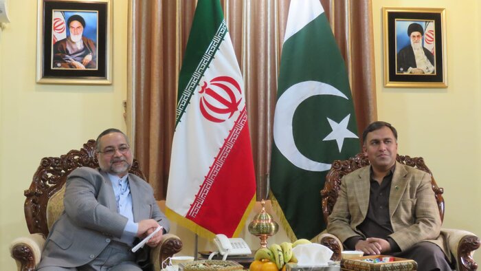 گفت وگوی فرهنگی و بین ادیانی/ رایزن فرهنگی ایران و هیات کلیساهای پاکستان دیدار کردند