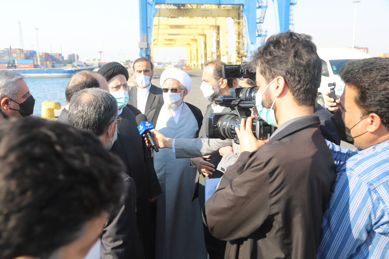 رییس جمهور از بخشهای مختلف بندر شهید رجایی بازدید کرد رییس جمهور از بخشهای مختلف بندر شهید رجایی بازدید کرد