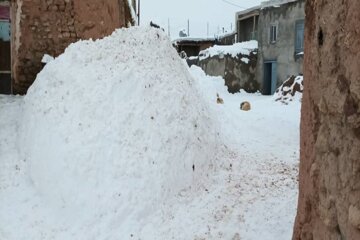 بارش برف در روستاهای تکاب