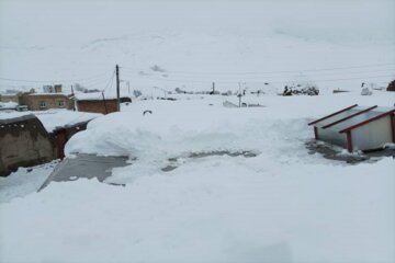 بارش برف در روستاهای تکاب