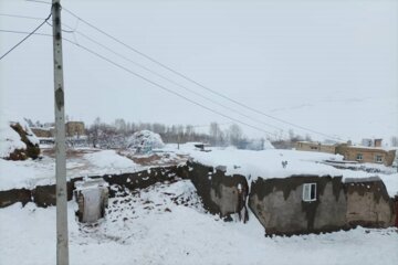 بارش برف در روستاهای تکاب