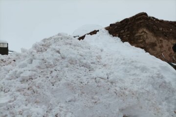 بارش برف در روستاهای تکاب