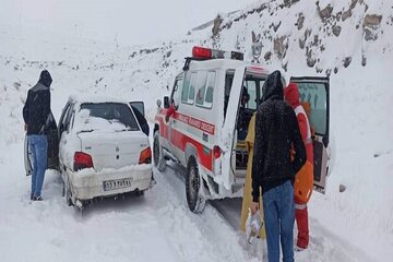 امدادگران هلال احمر اردبیل به ۴۹۲ حادثه‌دیده از بارش برف کمک کردند