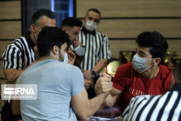 Iran: le championnat de tir au poignet à Mashhad