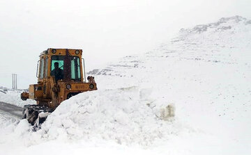 جاده پل زنگوله و راه ۱۵ روستای بلده نور بازگشایی شد
