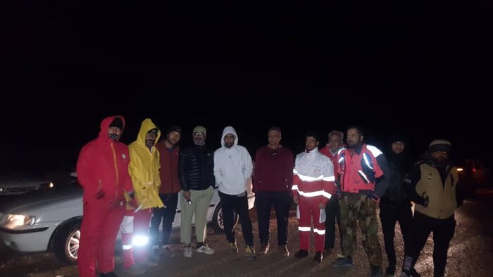 ۹ کوهنورد گم شده در کوه قلعه دشتستان نجات یافتند