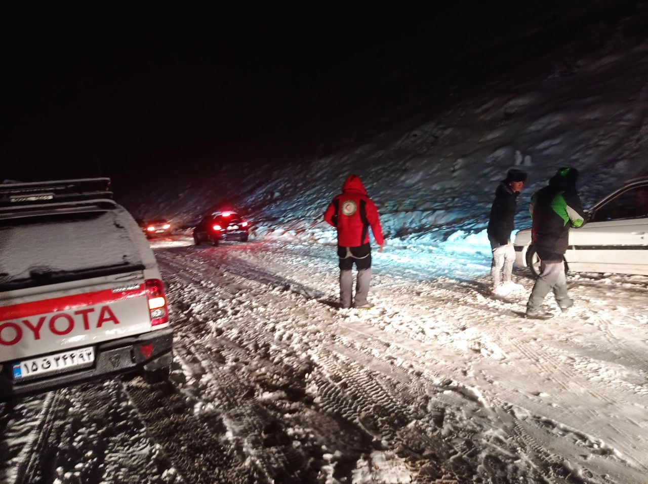 جمعیت هلال احمر فارس به حادثه دیدگان در برف و کولاک امدادرسانی کرد  جمعیت هلال احمر فارس به حادثه دیدگان در برف و کولاک امدادرسانی کرد