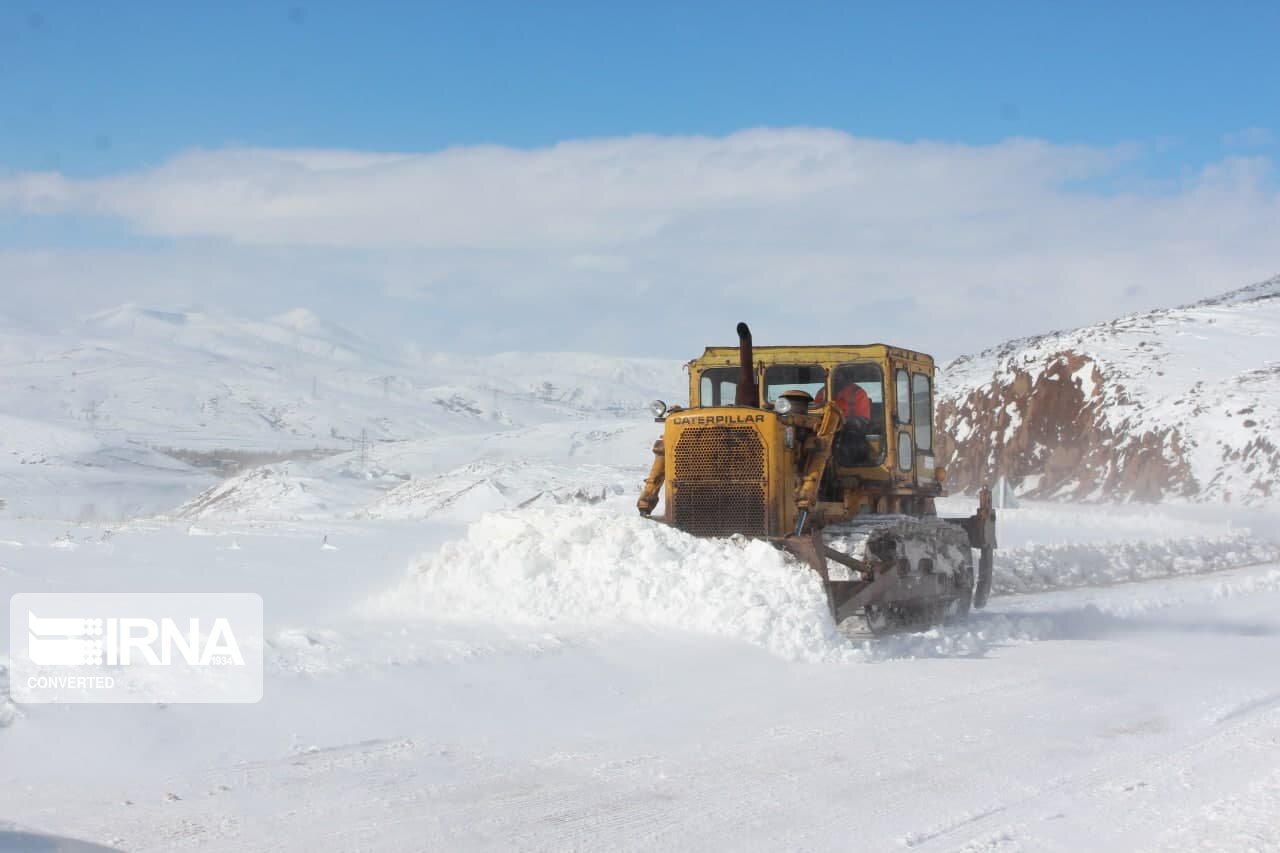 تلاش برای نجات سه شهروند آزادشهری گرفتار در برف ادامه دارد تلاش برای نجات سه شهروند آزادشهری گرفتار در برف ادامه دارد