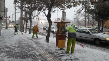 برف روبی معابر شهری ارومیه با وجود تداوم بارش