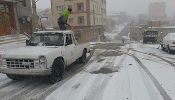 برف روبی معابر شهری ارومیه با وجود تداوم بارش