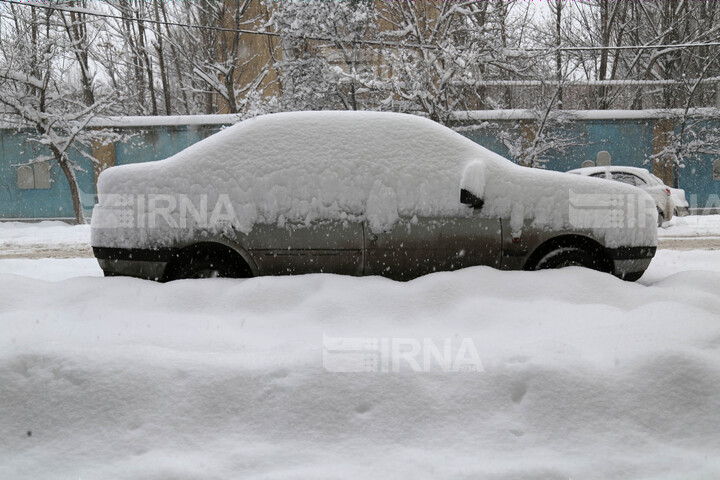 برف باعث تعطیلی شهرستان اردبیل شد