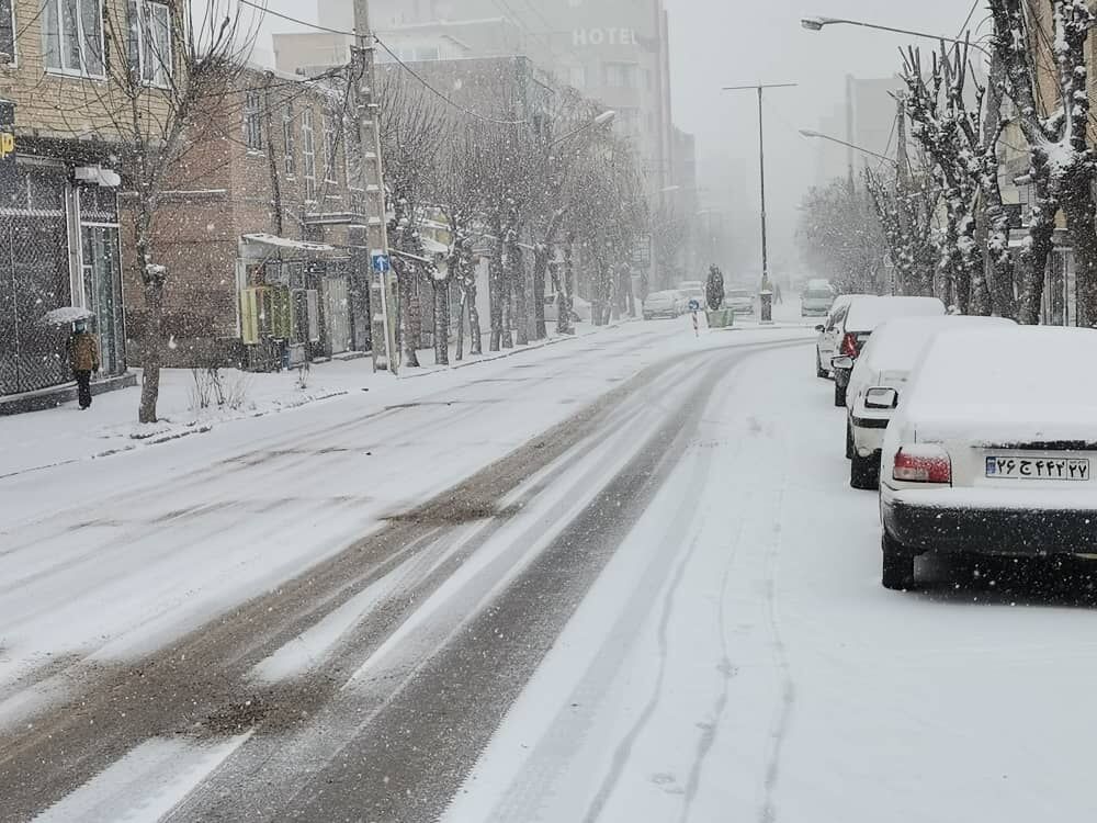 بارش برف تا عصر فردا /دوشنبه/ در آذربایجان غربی ادامه دارد