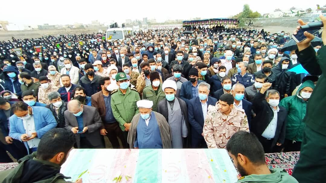 ۲ شهید گمنام با حضور باشکوه مردم جیرفت تشییع و خاکسپاری شد