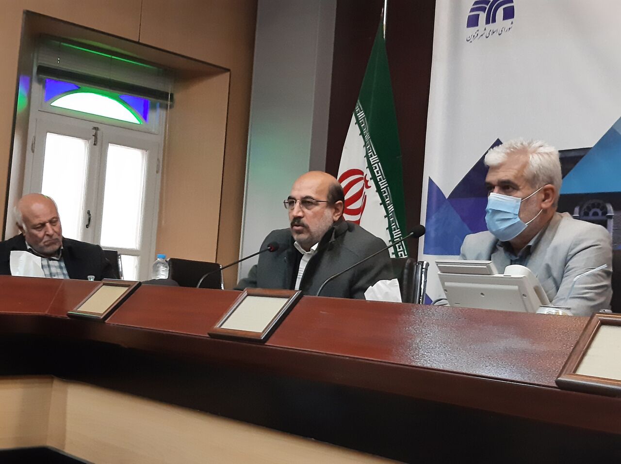 انتخاب افراد سیاسی برای شوراها و شهرداری ها مناسب نیست انتخاب افراد سیاسی برای شوراها و شهرداری ها مناسب نیست