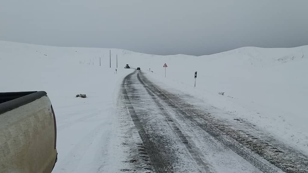 تردد در جاده های زنجان با زنجیر چرخ امکانپذیر است تردد در جاده های زنجان با زنجیر چرخ امکانپذیر است