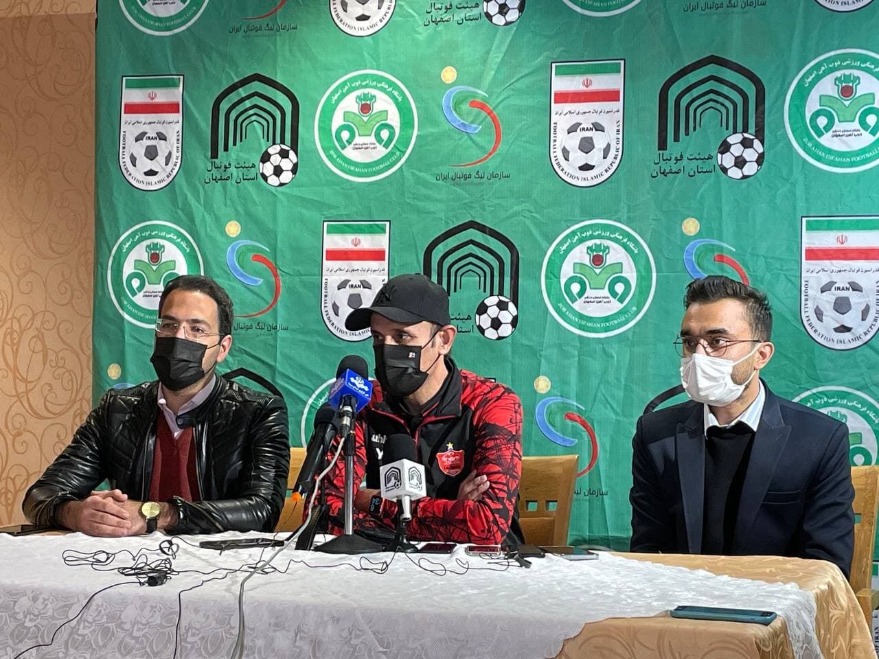 سرمربی پرسپولیس: در مقابل ذوب‌آهن با هدف صعود ظاهر می‌شویم
