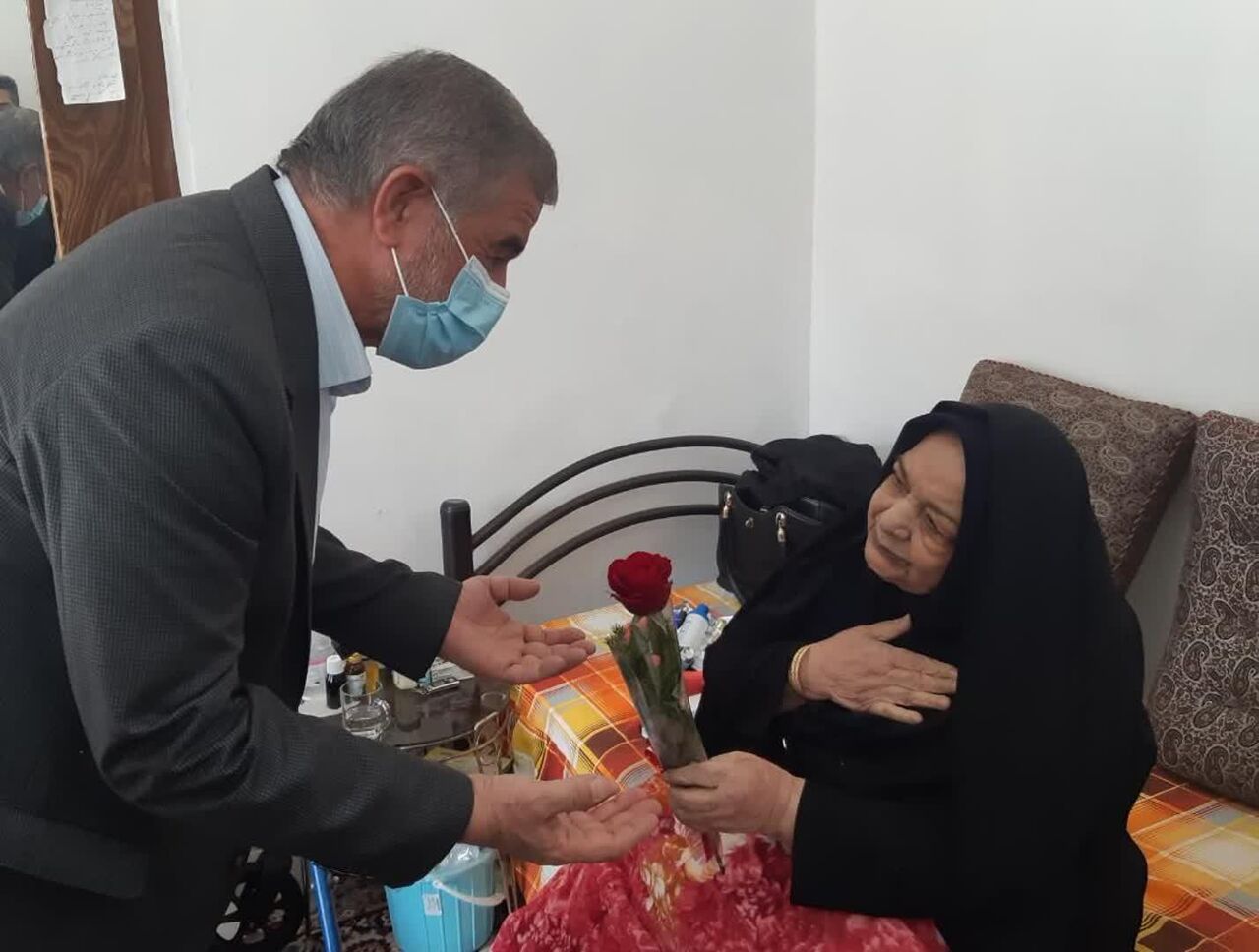 نماینده یزد و اشکذر در مجلس: رفع مشکل خانواده های شهدا رسالت اصلی مسئولان است