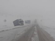 راه ۱۰ روستای گیلانغرب به دلیل یخبندان همچنان مسدود است