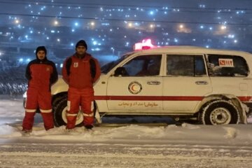 امدادرسانی هلال احمر کردستان در شرایط برف و کولاک