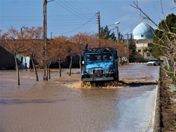 بازدید معاون استاندار مناطق سیل زده شهرستان سرایان