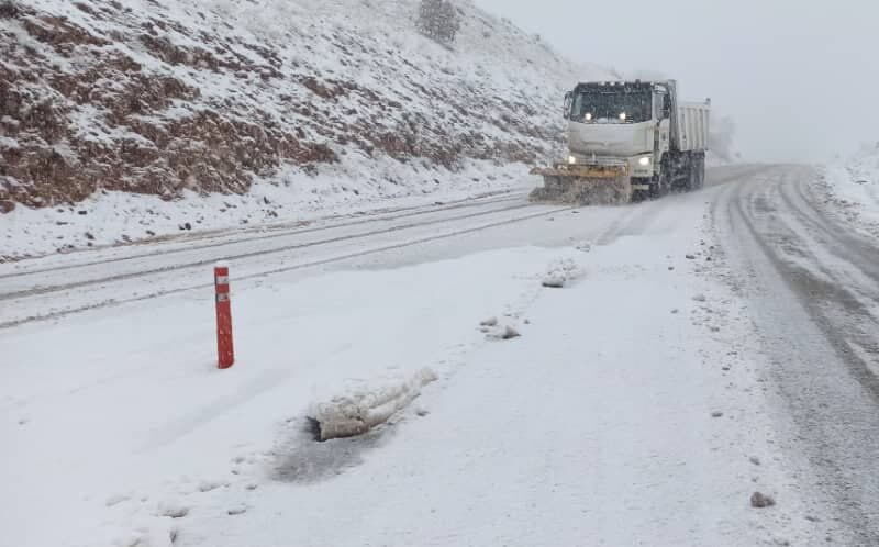 فرماندار: بارش برف راه ارتباطی ۸۰ روستای ثلاث باباجانی را بست