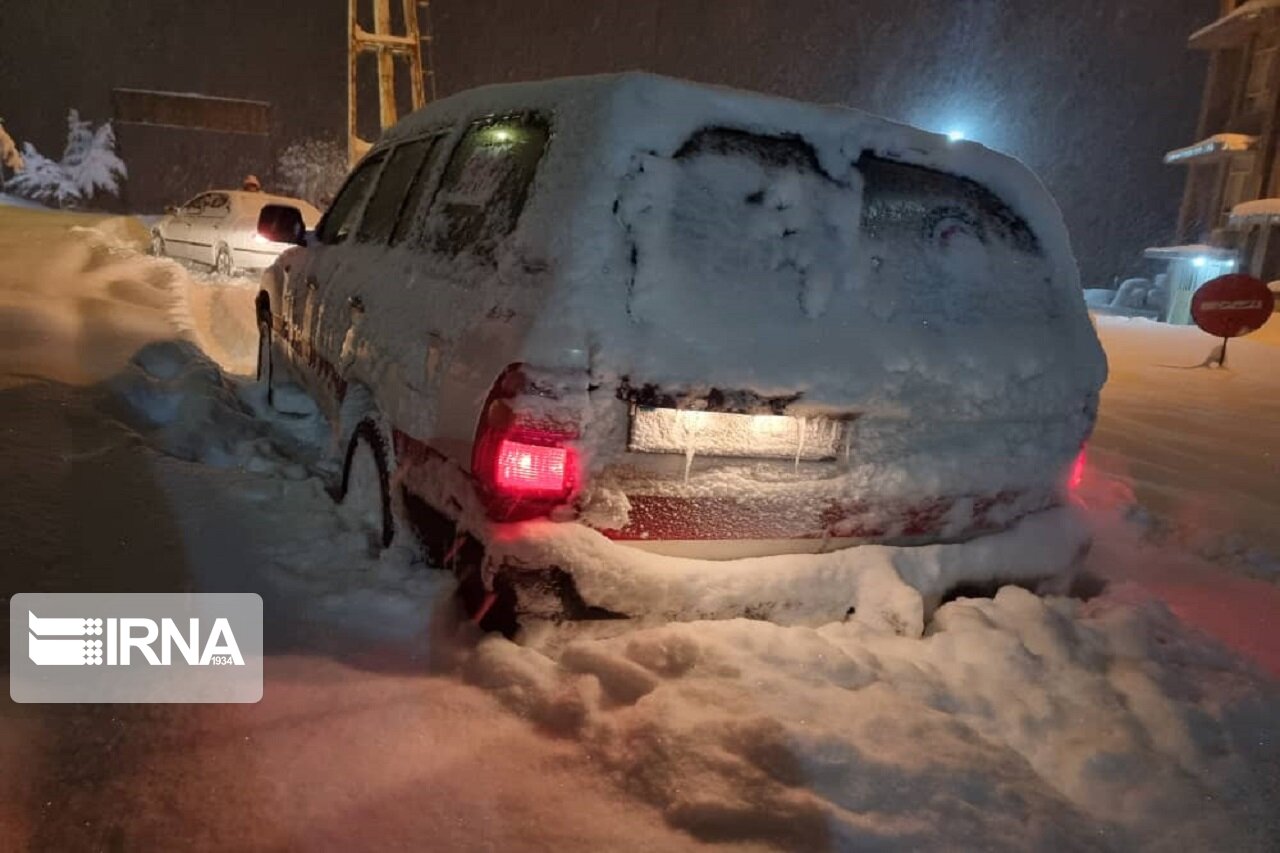 راه ارتباطی ۲۴۰ روستای لرستان با بارش برف و باران مسدود شد