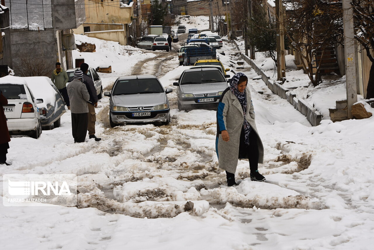 شادی بارش برف و مصائب یخبندان در ایلام - ایرنا