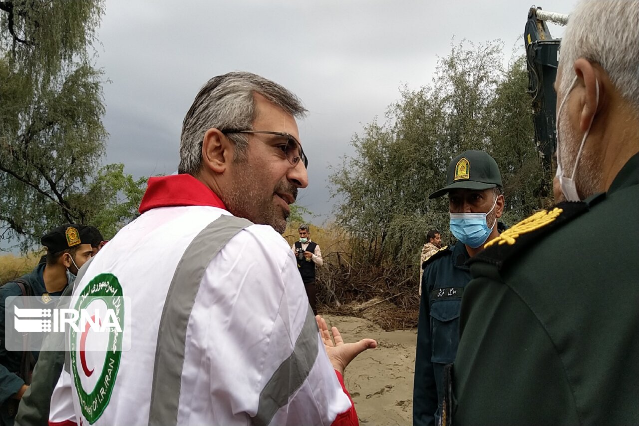 امداد رسانی بی وقفه نیروی انتظامی به سیل زدگان در میناب امداد رسانی بی وقفه نیروی انتظامی به سیل زدگان در میناب
