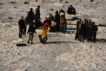 برف شادی وبازی کودکان