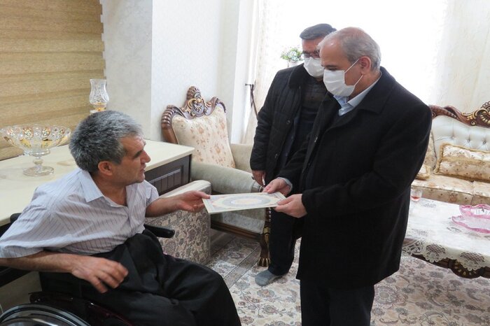 فرماندار مهاباد: خدمت به خانواده شهدا جز وظایف اصلی مسوولان است