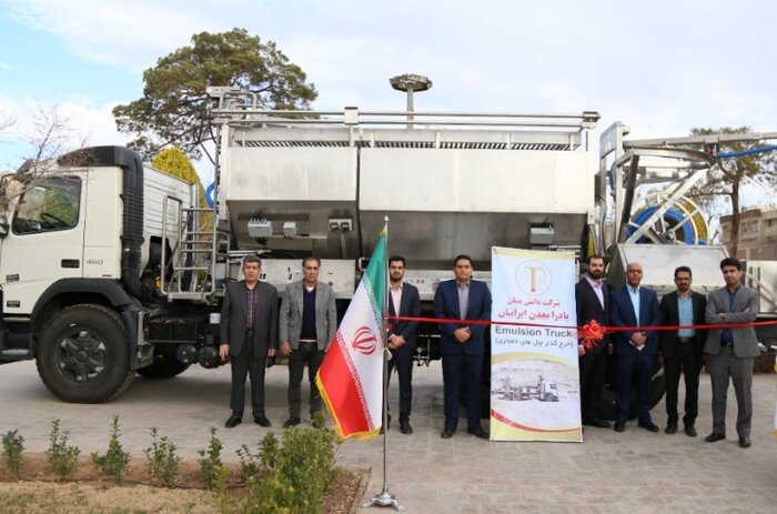 نخستین خودروی خرج گذاری چال های انفجاری ایران در یزد رونمایی شد