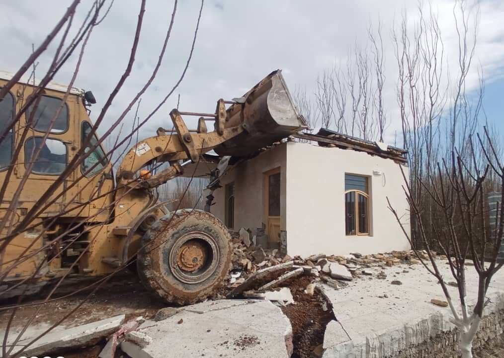 ۲۷ فقره ساخت وساز غیرمجاز در زمینهای کشاورزی ری تخریب شد ۲۷ فقره ساخت وساز غیرمجاز در زمینهای کشاورزی ری تخریب شد