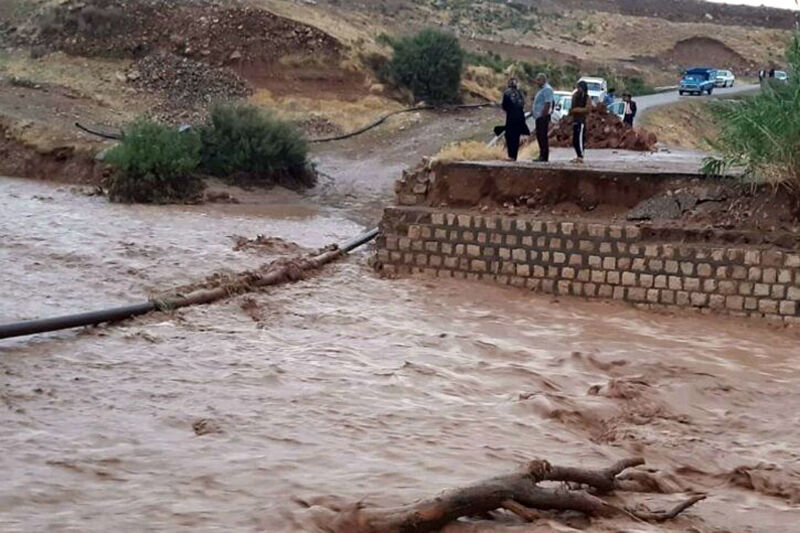 راه ارتباطی 53 روستای بم قطع شده است