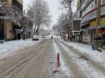 ۲ روی سکه برف در مهاباد