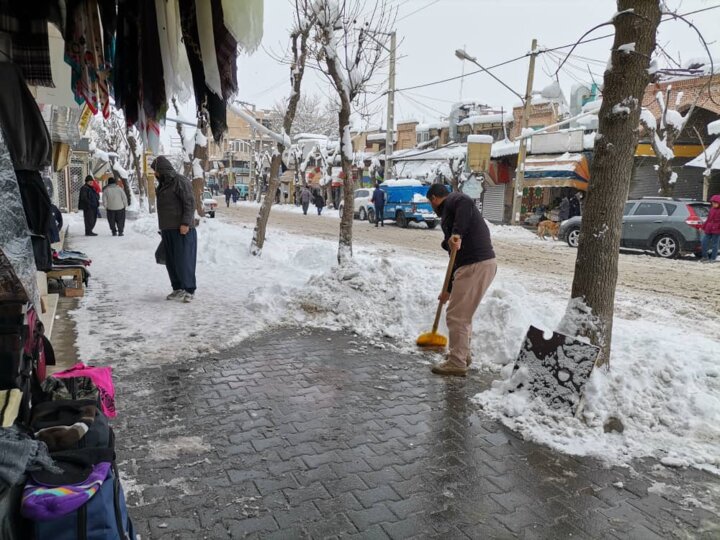 ۲ روی سکه برف در مهاباد