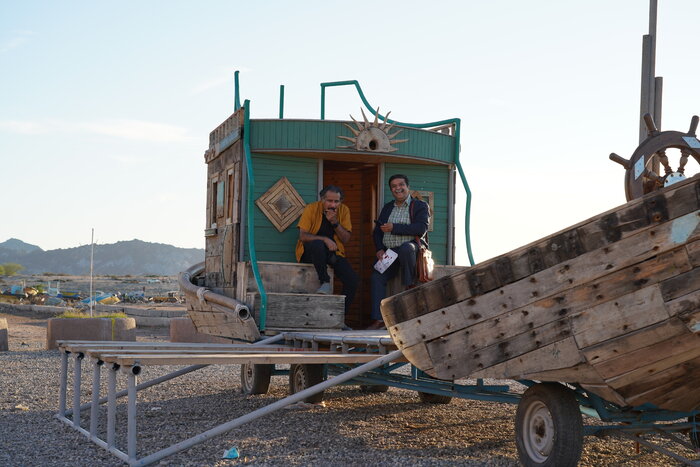 بار این کشتی در جزیره هرمز قصه است