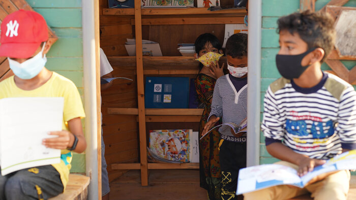 بار این کشتی در جزیره هرمز قصه است