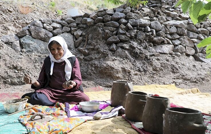ظرف سفالی تولیدی بانوی هنرمند شهرستان کوثر ثبت ملی شد