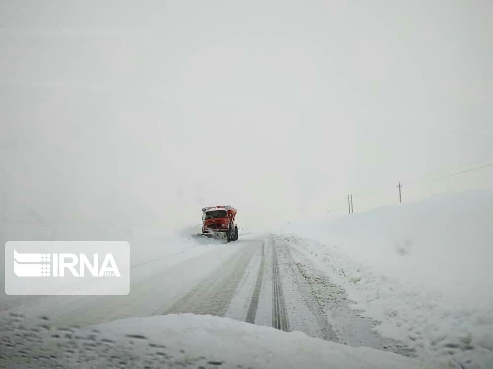 برف و کولاک محورهای شمالی دامغان به استان مازندران را مسدود کرد