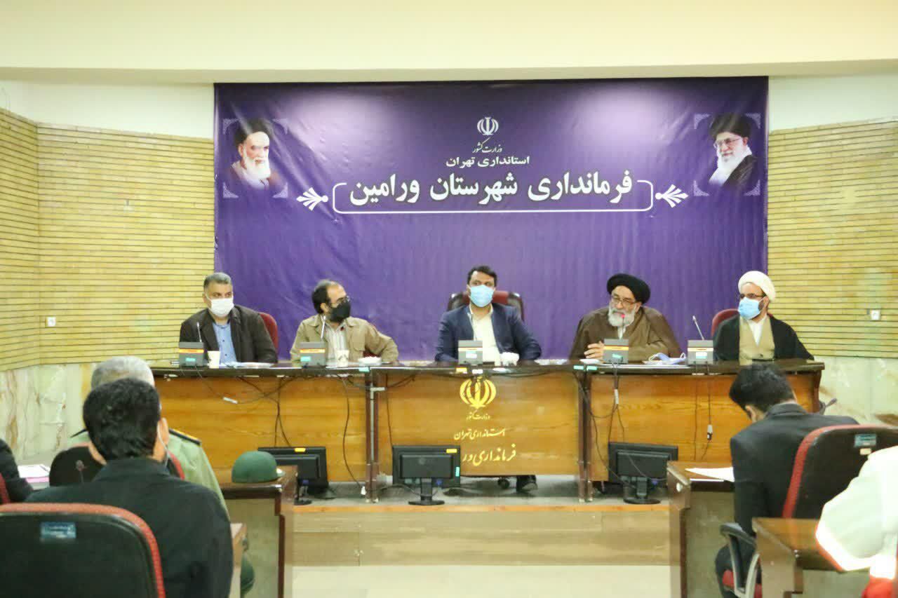 امام جمعه موقت ورامین: انقلاب به آحاد مردم ایران تعلق دارد