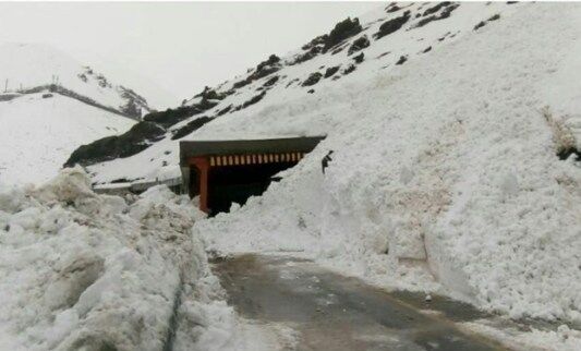 تمام راه‌های ارتباطی شهرستان دلفان در لرستان مسدود شد
