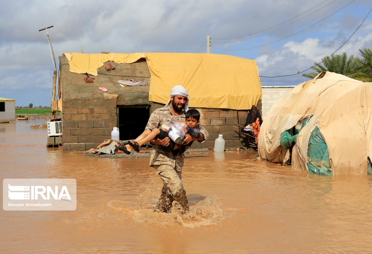جهاد امدادرسانی نیروهای مسلح در سیل کرمان / همه پای کار آمدهاند