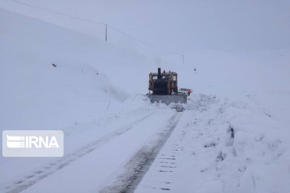 تداوم بارش برف و کولاک در جاده‌های کوهستانی استان اردبیل