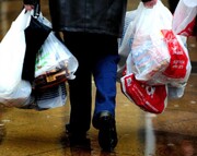 ژست محیط‌زیستی در انگلیس با کیسه‌های پلاستیکی