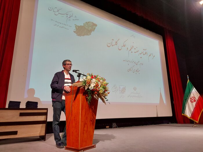 هنرمندان پنجره دانایی جامعه هستند