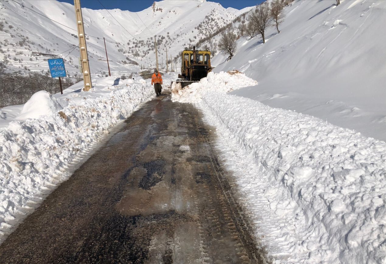 بارش برف در جادههای زنجان جریان دارد/ رانندگان تجهیزات زمستانی به همراه داشته باشند بارش برف در جادههای زنجان جریان دارد/ رانندگان تجهیزات زمستانی به همراه داشته باشند