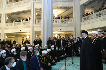 حضور آیت‌الله رئیسی در جمع نمازگزاران مسجد جامع مسکو