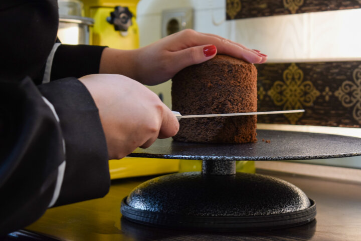 کارآفرینی شیرین خانم قناد سمنانی با امید به آینده و به سوی رونق تولید